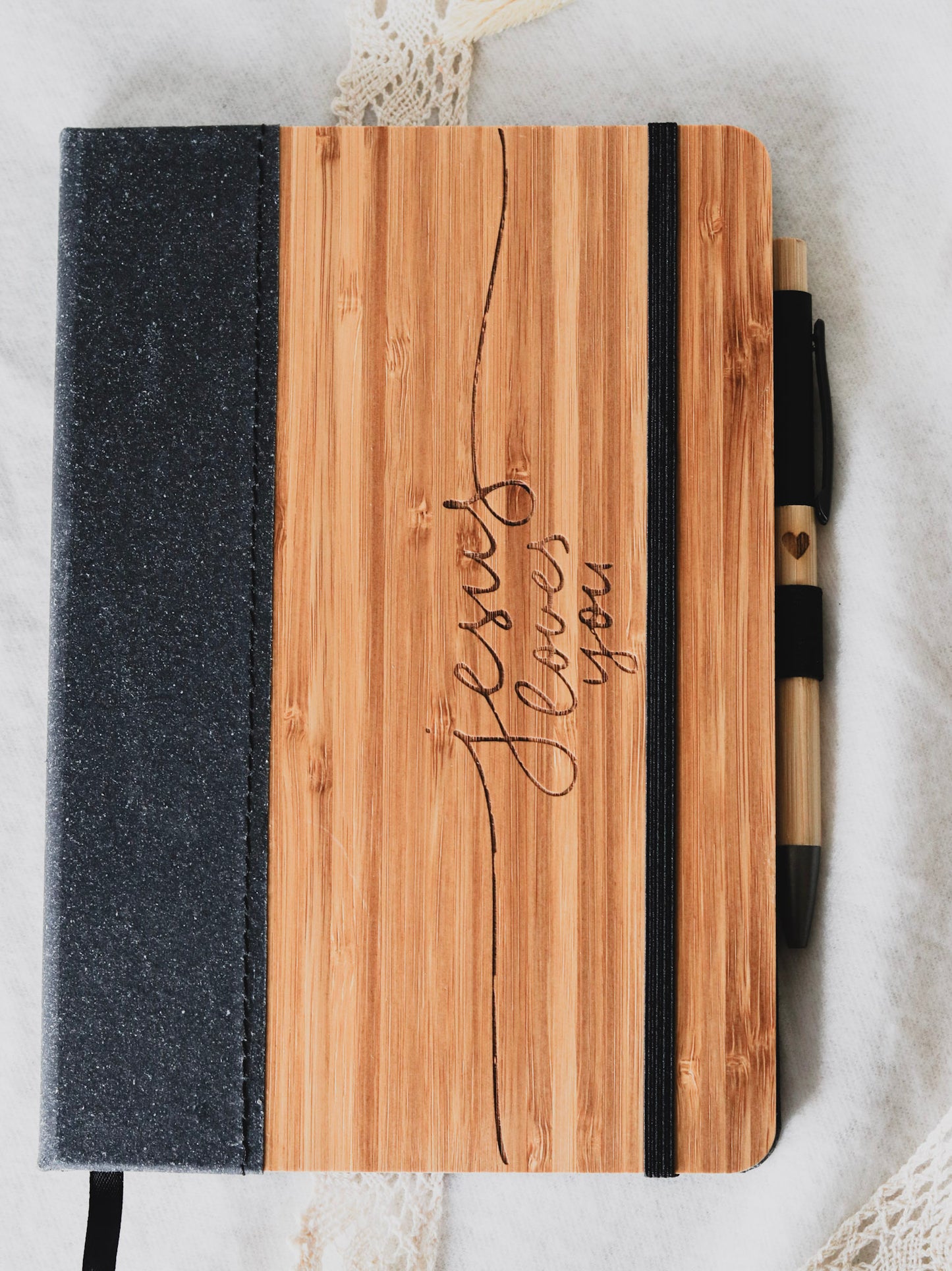 Notizbuch aus Bambus -JESUS LOVES YOU-