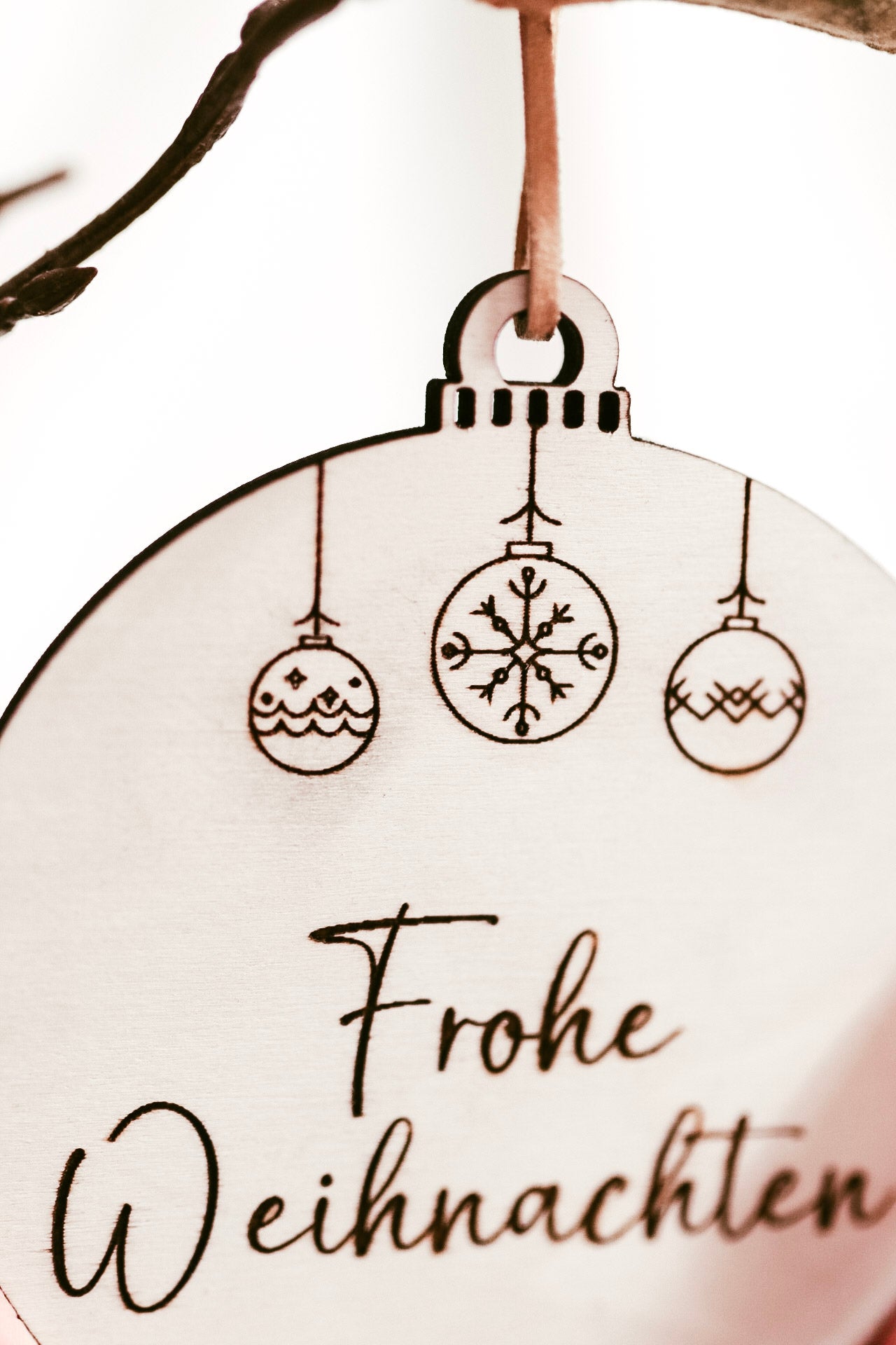 Holz Weihnachtskugel "Frohe Weihnachten"