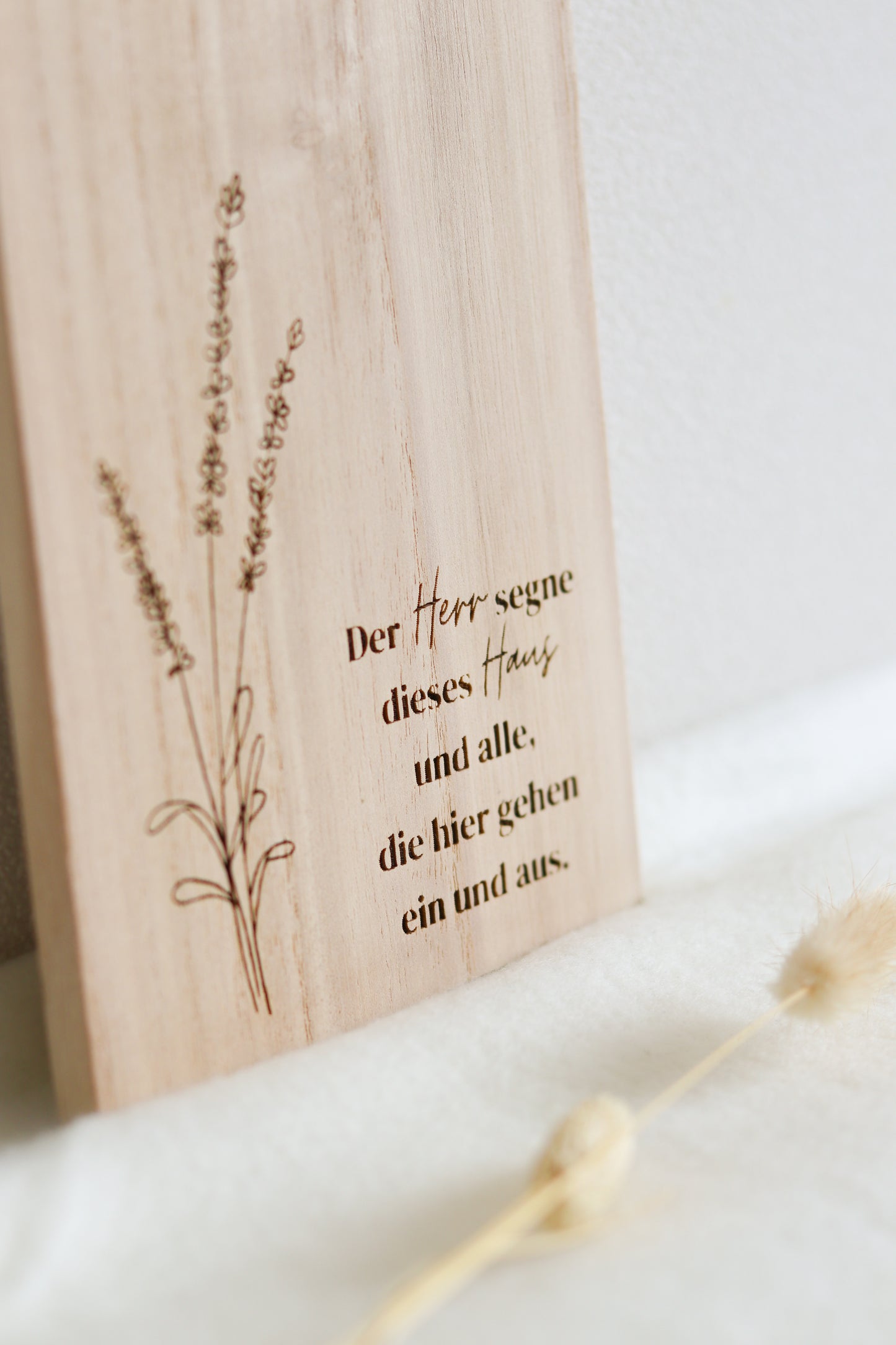 Holzschild: Der Herr segne dieses Haus und alle, die hier gehen ein und aus