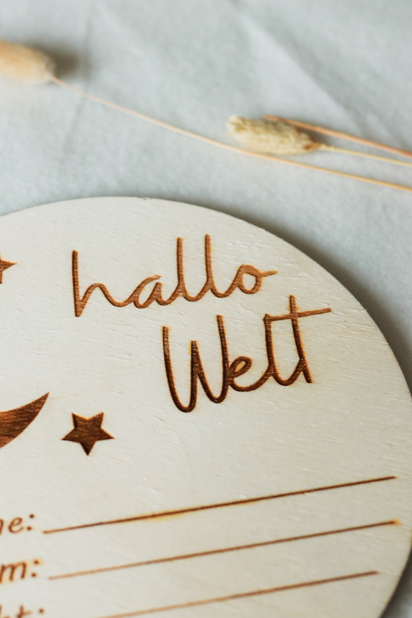 Holzschild zur Geburt