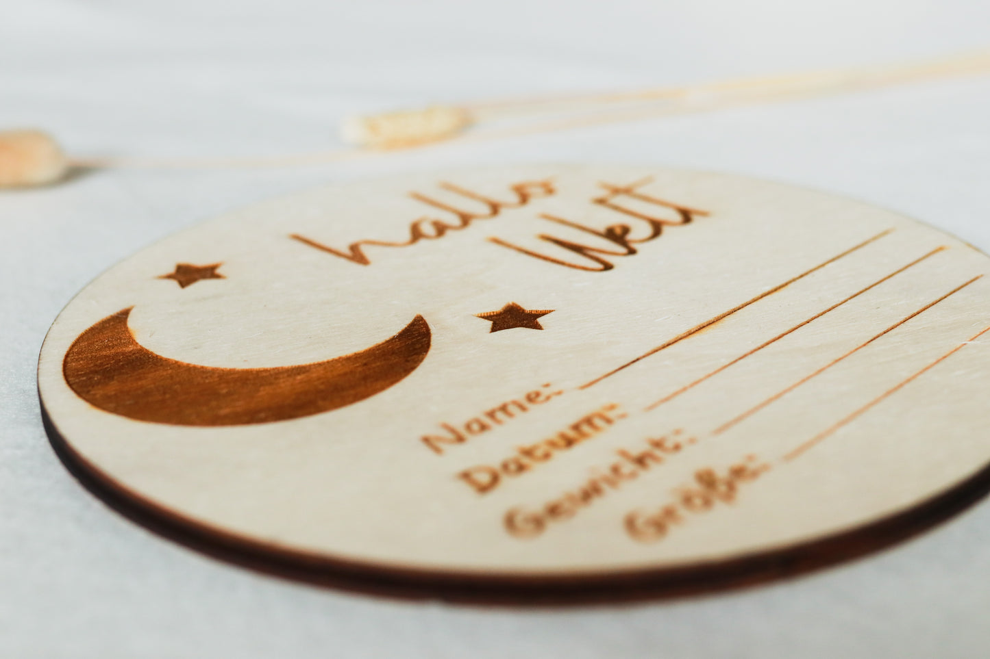 Holzschild zur Geburt