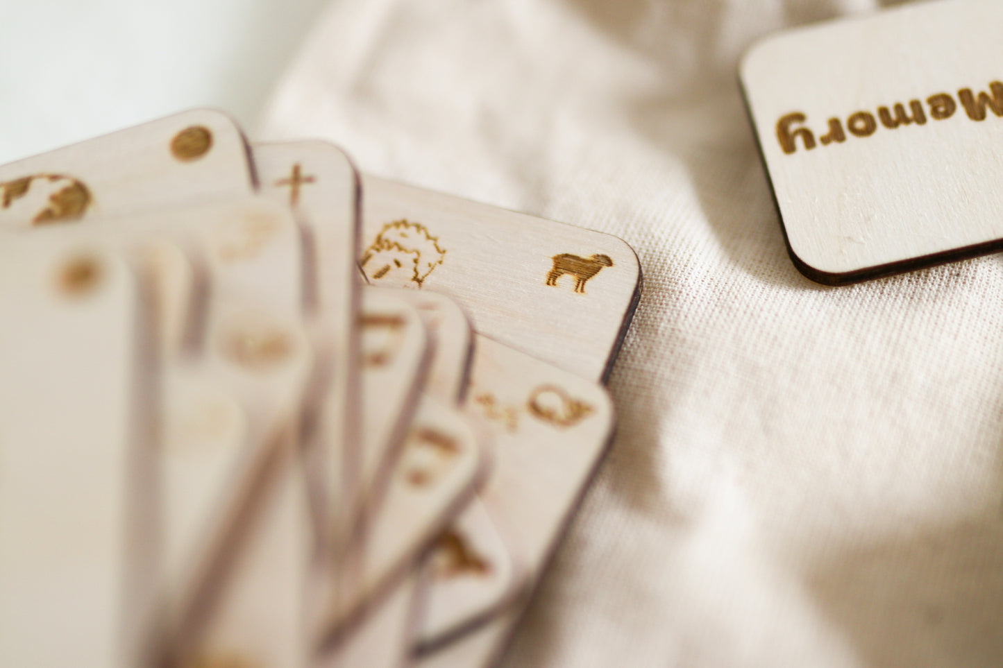 Biblisches Memory aus Holz – spielerisch den Glauben entdecken